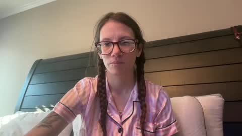yourstrulylivy online show from 20, 2, 2025