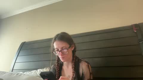 yourstrulylivy online show from 20, 2, 2025