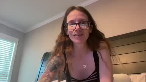 yourstrulylivy online show from 21, 2, 2025