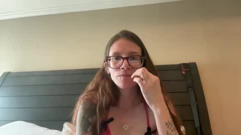 yourstrulylivy online show from 22, 2, 2025