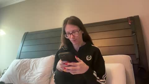 yourstrulylivy online show from 23, 2, 2025