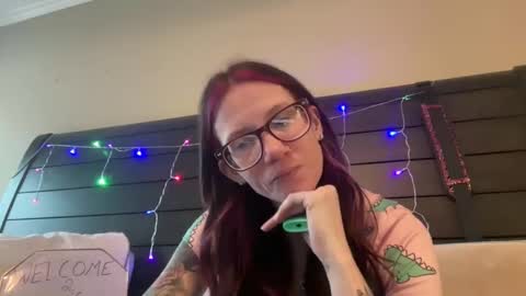 yourstrulylivy online show from 5, 3, 2025