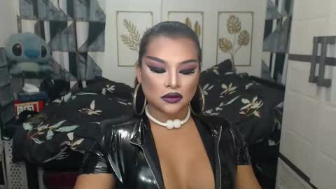 Snapshot of yourtrannyqueenxxx chatting on 12, 9, 2025 Anastacia Grey online show from 12, 9, 2025