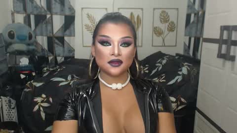 Snapshot of yourtrannyqueenxxx chatting on 15, 9, 2025 Anastacia Grey online show from 15, 9, 2025