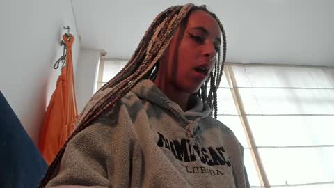 elizabeth  ju   online show from 28, 12, 2024