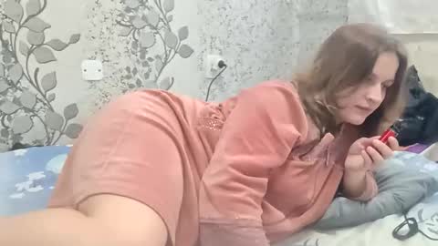 Yoyrgirlxq online show from 15, 4, 2026