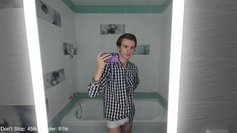 Snapshot of yueslang chatting on 27, 12, 2024 Yue Lang and Samm online show from 27, 12, 2024