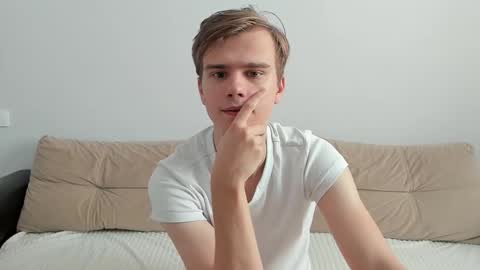 Snapshot of yueslang chatting on 8, 10, 2025 Yue Lang and Samm online show from 8, 10, 2025