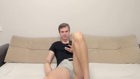 Snapshot of yueslang chatting on 10, 10, 2025 Yue Lang and Samm online show from 10, 10, 2025