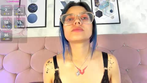 Yukki Kuran online show from 4, 3, 2025