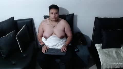 Snapshot of yulandval chatting on 9, 11, 2025 yul and val couple online show from 9, 11, 2025