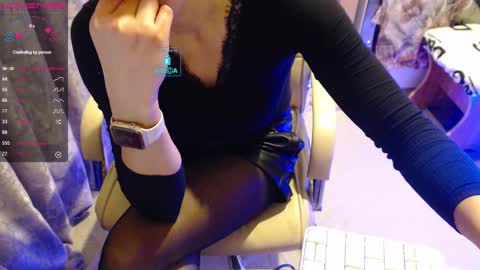 Snapshot of yuli_ya chatting on 24, 12, 2024 Sweet Pussy online show from 24, 12, 2024