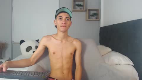yulian_vasquez online show from 5, 3, 2025