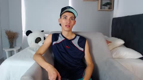 yulian_vasquez online show from 11, 3, 2025