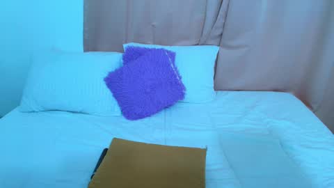 Snapshot of yulina_xue chatting on 8, 3, 2025 Yulina online show from 8, 3, 2025