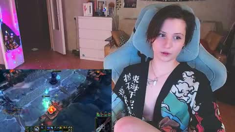 Snapshot of yum_neko_chan chatting on 4, 3, 2025 Kris online show from 4, 3, 2025