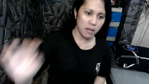 yumi online show from 24, 11, 2025