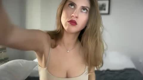 yumiandwolf online show from 7, 1, 2025