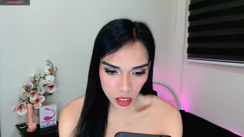 Snapshot of yumieholly chatting on 12, 10, 2025 yumieholly online show from 12, 10, 2025