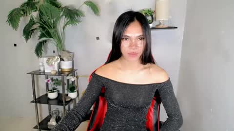 CALL ME YUMLEXX online show from 9, 8, 2026
