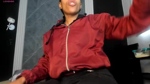 Snapshot of yummyduo chatting on 5, 1, 2025 Yummyduo online show from 5, 1, 2025