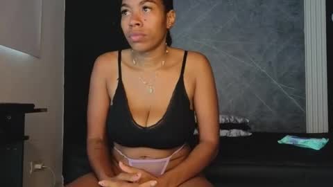 Snapshot of yummyduo chatting on 8, 10, 2025 Yummyduo online show from 8, 10, 2025