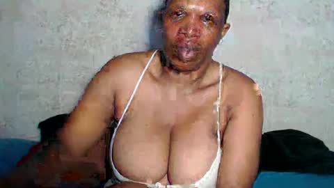 Snapshot of yummytittsxx chatting on 5, 12, 2024 yummytittsxx online show from 5, 12, 2024