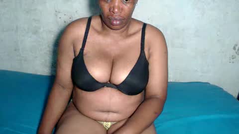 Snapshot of yummytittsxx chatting on 6, 1, 2025 yummytittsxx online show from 6, 1, 2025