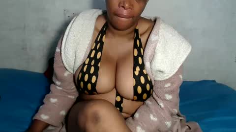 Snapshot of yummytittsxx chatting on 8, 1, 2025 yummytittsxx online show from 8, 1, 2025