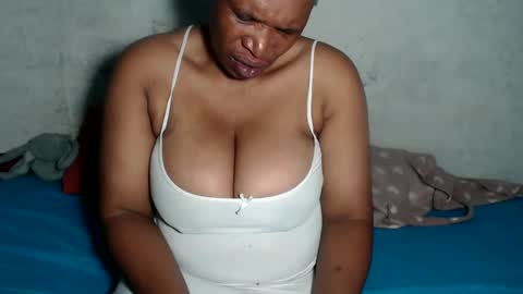 Snapshot of yummytittsxx chatting on 12, 1, 2025 yummytittsxx online show from 12, 1, 2025