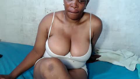 Snapshot of yummytittsxx chatting on 5, 2, 2025 yummytittsxx online show from 5, 2, 2025