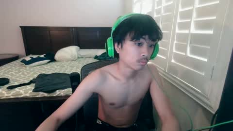 Snapshot of yungasianboyy2007 chatting on 14, 4, 2026 yungasianboyy2007 online show from 14, 4, 2026