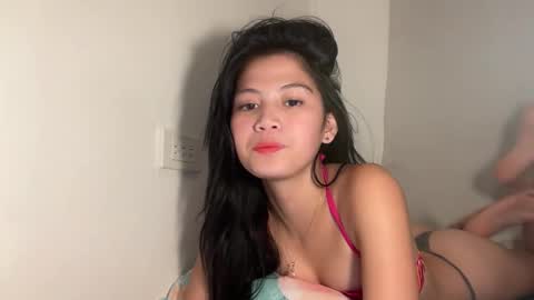 Snapshot of yuri_kai chatting on 15, 10, 2025 yuri online show from 15, 10, 2025