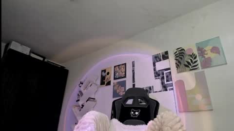 Snapshot of yury_sun chatting on 16, 4, 2026 paola online show from 16, 4, 2026