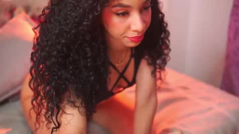 Yuyi Cam online show from 8, 11, 2025