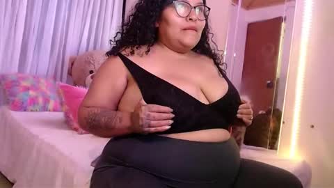 Snapshot of yvonn_jlove chatting on 19, 9, 2025 yvonn online show from 19, 9, 2025