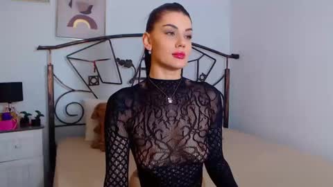 Snapshot of yvonneeverlee chatting on 10, 12, 2024 I V Y online show from 10, 12, 2024