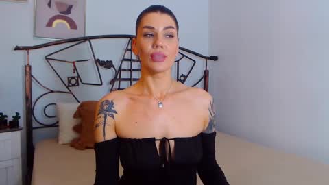 Snapshot of yvonneeverlee chatting on 14, 12, 2024 I V Y online show from 14, 12, 2024