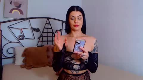 Snapshot of yvonneeverlee chatting on 5, 1, 2025 I V Y online show from 5, 1, 2025