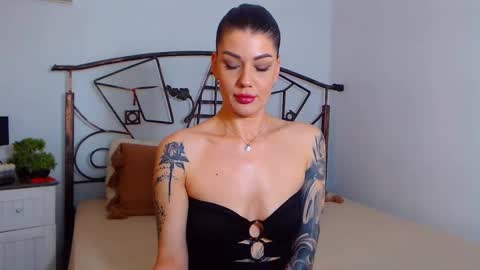 Snapshot of yvonneeverlee chatting on 24, 1, 2025 I V Y online show from 24, 1, 2025