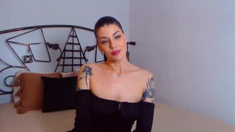 Snapshot of yvonneeverlee chatting on 27, 1, 2025 I V Y online show from 27, 1, 2025