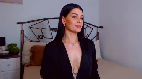 Snapshot of yvonneeverlee chatting on 15, 2, 2025 I V Y online show from 15, 2, 2025