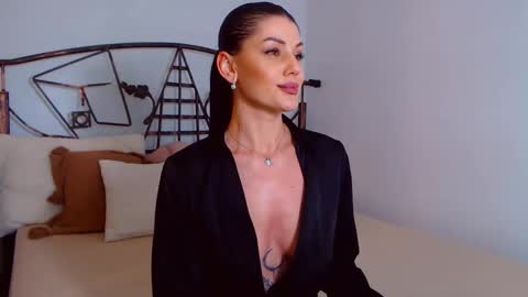 Snapshot of yvonneeverlee chatting on 22, 2, 2025 I V Y online show from 22, 2, 2025