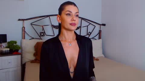 Snapshot of yvonneeverlee chatting on 4, 3, 2025 I V Y online show from 4, 3, 2025