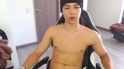 Snapshot of zackss_player chatting on 6, 10, 2025 zackss_player online show from 6, 10, 2025