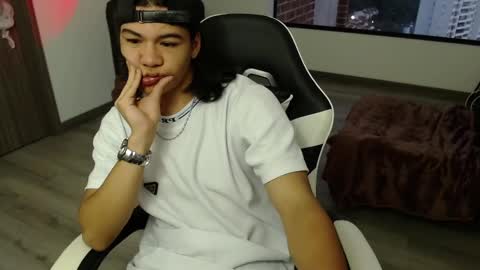 Snapshot of zackss_player chatting on 8, 10, 2025 zackss_player online show from 8, 10, 2025