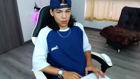 Snapshot of zackss_player chatting on 22, 10, 2025 zackss_player online show from 22, 10, 2025