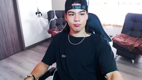 Snapshot of zackss_player chatting on 25, 10, 2025 zackss_player online show from 25, 10, 2025