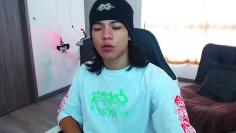 Snapshot of zackss_player chatting on 28, 10, 2025 zackss_player online show from 28, 10, 2025