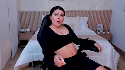  Laura  online show from 11, 9, 2025